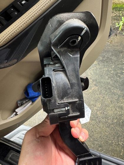 ขาเหยียบคันเร่ง Ford Everest 2.2 Auto รูปที่ 5