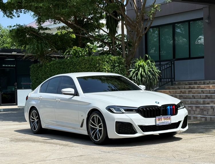 BMW Series 5 2022 520d Sedan ดีเซล ไม่ติดแก๊ส เกียร์อัตโนมัติ ขาว