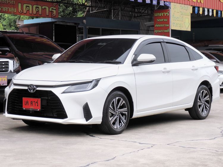 รถ Toyota Yaris ATIV 1.2 Smart สี ขาว
