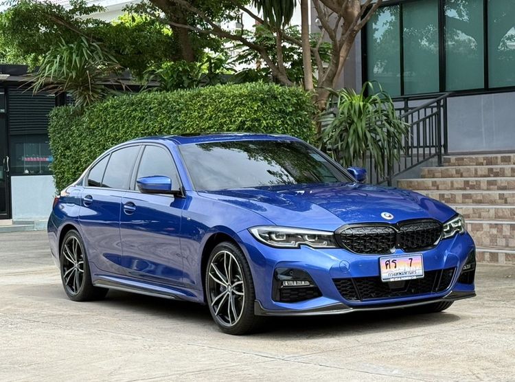 รถ BMW Series 3 330e สี ฟ้า
