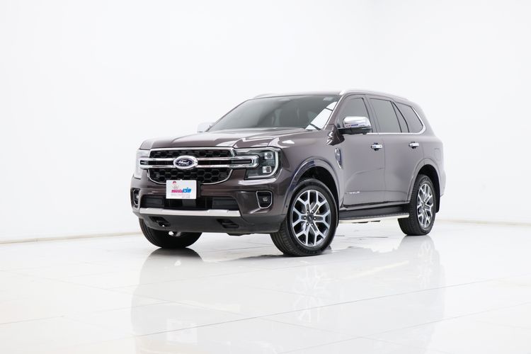 รถ Ford Everest 2.0 Bi-Turbo Titanium สี น้ำตาล