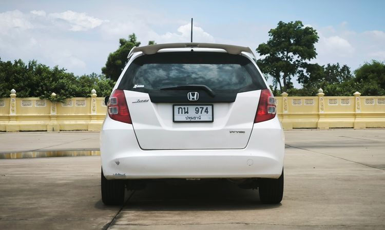 Honda Jazz 2010 1.5 S Sedan เบนซิน ไม่ติดแก๊ส เกียร์ธรรมดา ขาว รูปที่ 4