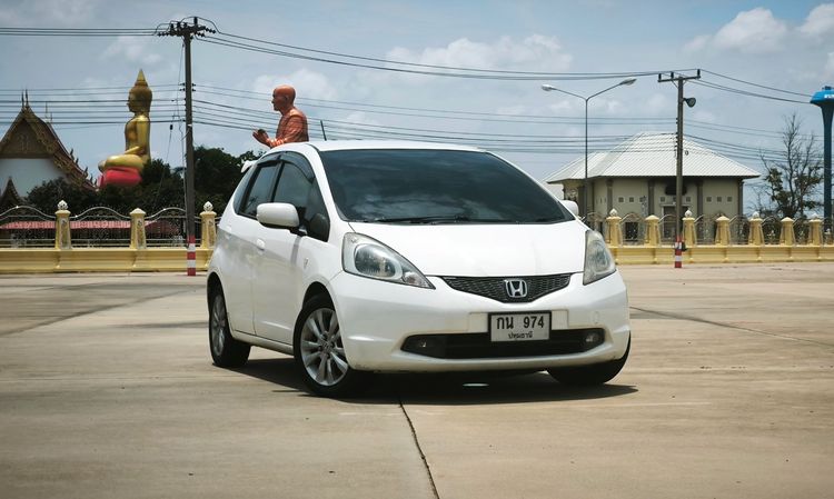 Honda Jazz 2010 1.5 S Sedan เบนซิน ไม่ติดแก๊ส เกียร์ธรรมดา ขาว