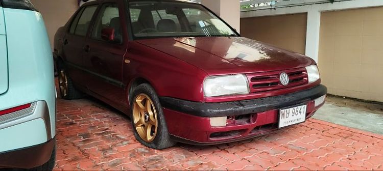 รถ Volkswagen Vento 1.8 GL สี แดง