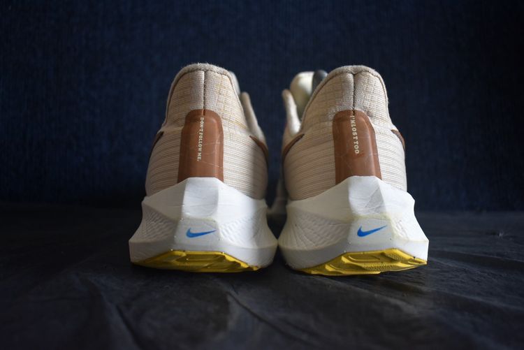 ส่งฟรี รองเท้า Nike Pegasus 39 Premium (2023) มือสอง ของแท้ Size 43 ความยาว 27.5 ซม. รูปที่ 3