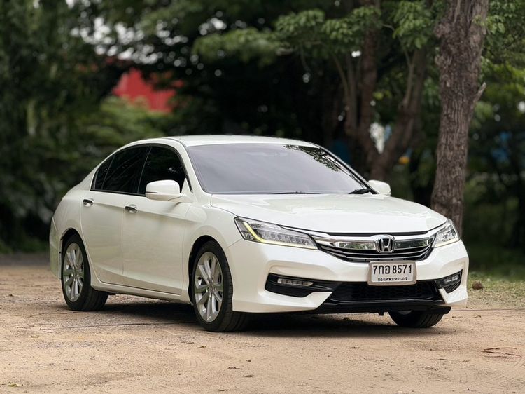 รถ Honda Accord 2.4 EL สี ขาว