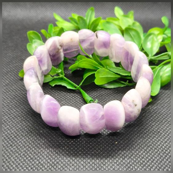 "สร้อยข้อมือหินอเมทิสต์แผ่นแท้ สีม่วงขาวลายธรรมชาติสวยงามค่ะ 💜 เชื่อกันว่าช่วยปลอบประโลมจิตใจ เพิ่มสมาธิ ปัดเป่าพลังงานลบ สวมใส่สวยหรู รูปที่ 2