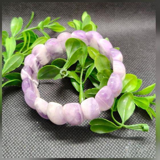 "สร้อยข้อมือหินอเมทิสต์แผ่นแท้ สีม่วงขาวลายธรรมชาติสวยงามค่ะ 💜 เชื่อกันว่าช่วยปลอบประโลมจิตใจ เพิ่มสมาธิ ปัดเป่าพลังงานลบ สวมใส่สวยหรู รูปที่ 5
