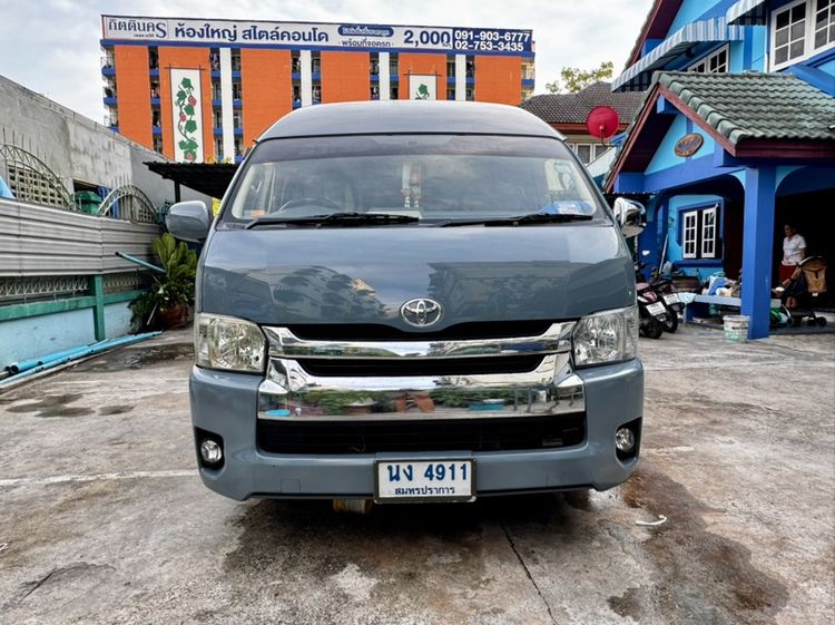 รถ Toyota Commuter 2.7 สี เทา