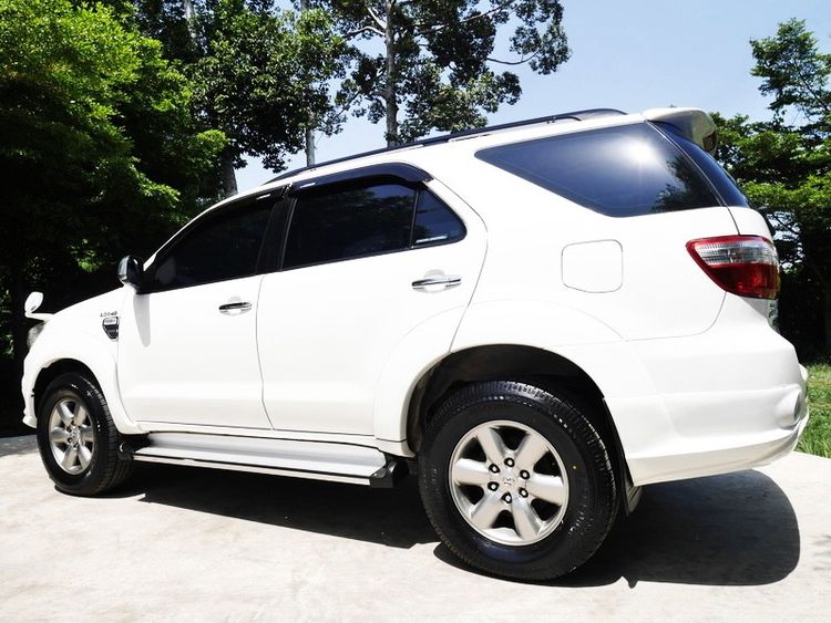 Toyota Fortuner 2010 3.0 V Utility-car ดีเซล ไม่ติดแก๊ส เกียร์อัตโนมัติ ขาว รูปที่ 3