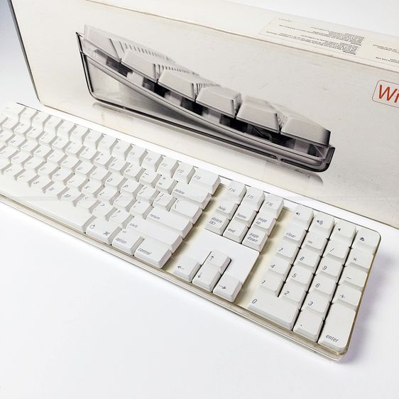 Vintage Apple Wireless Keyboard 2003 Model A1016 คีย์บอร์ดบลูทูธใสรุ่นแรกของแอปเปิ้ล ครบกล่องดั้งเดิม (ใช้งานไม่ได้ - ตั้งโชว์สวย) หายาก รูปที่ 2