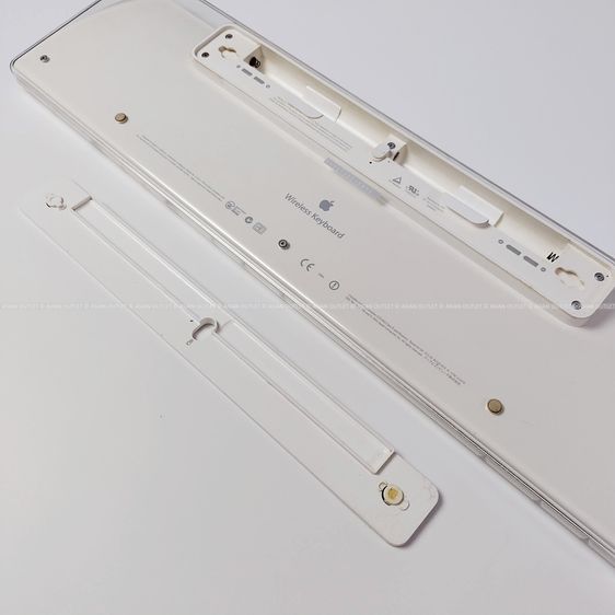 Vintage Apple Wireless Keyboard 2003 Model A1016 คีย์บอร์ดบลูทูธใสรุ่นแรกของแอปเปิ้ล ครบกล่องดั้งเดิม (ใช้งานไม่ได้ - ตั้งโชว์สวย) หายาก รูปที่ 7