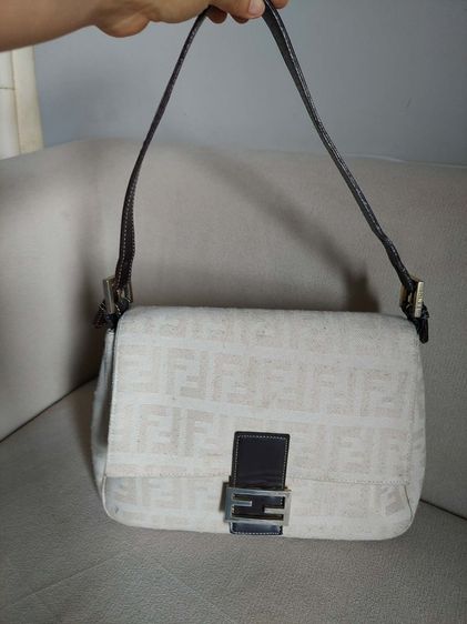 กระเป๋าสะพายไหล่ Fendi วินเทจ