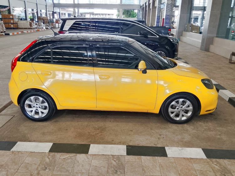 รถ MG MG3 1.5 Xross X สี เหลือง