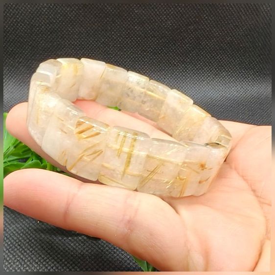 อัญมณี สร้อยข้อมือหินไหมทองธรรมชาติแท้ ลายเส้นประกายทองวาวสวยเป็นเอกลักษณ์ ช่วยเรียกทรัพย์สิน เสริมโชคลาภ ความมั่งคั่งร่ำรวยปัดเป่าสิ่งไม่ดีสวยหรู