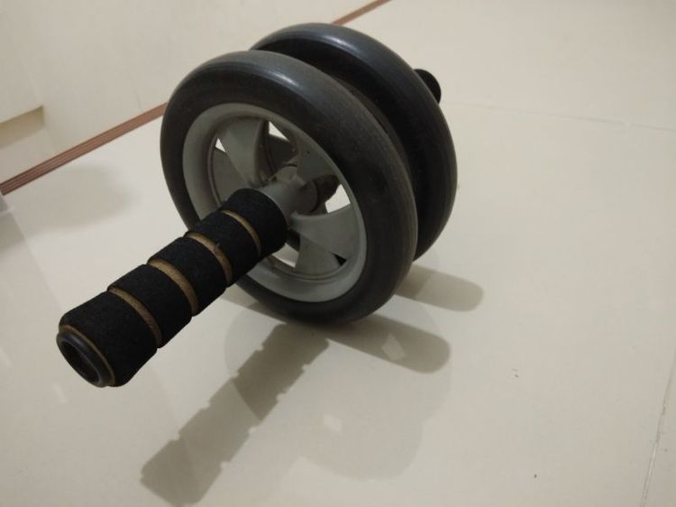 AB Wheel ซื้อมาไม่ได้เล่นลุกกลิ้งบนช้อปกีฬาเซนทัล ใครยากหุ่นดีรับไว้คับ