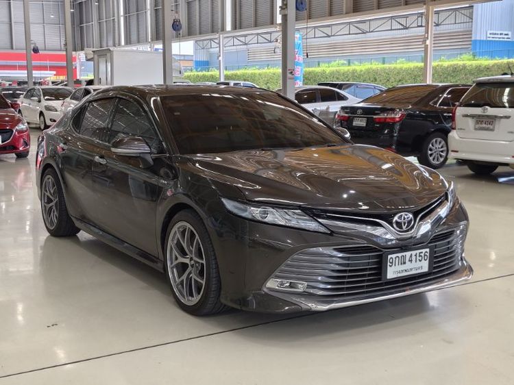 รถ Toyota Camry 2.5 HV สี เทา