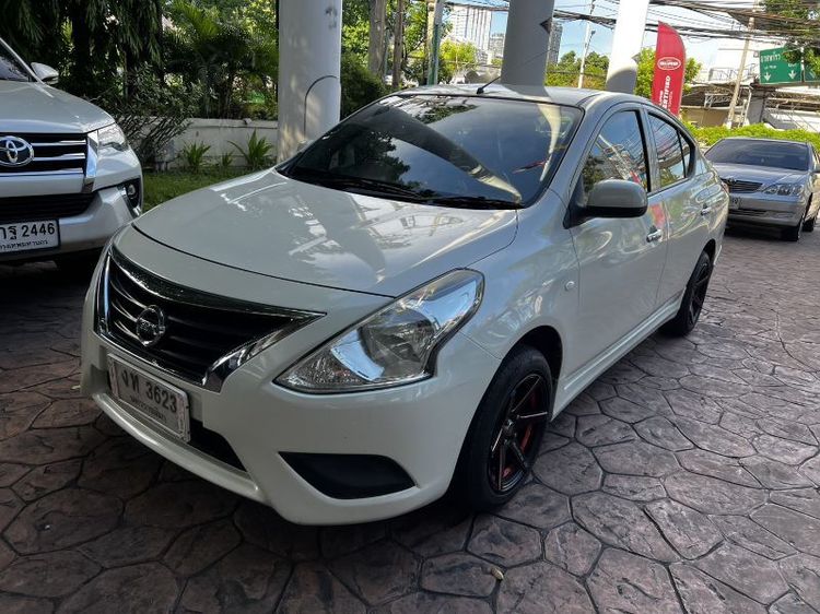 รถ Nissan Almera 1.2 E สี ขาว