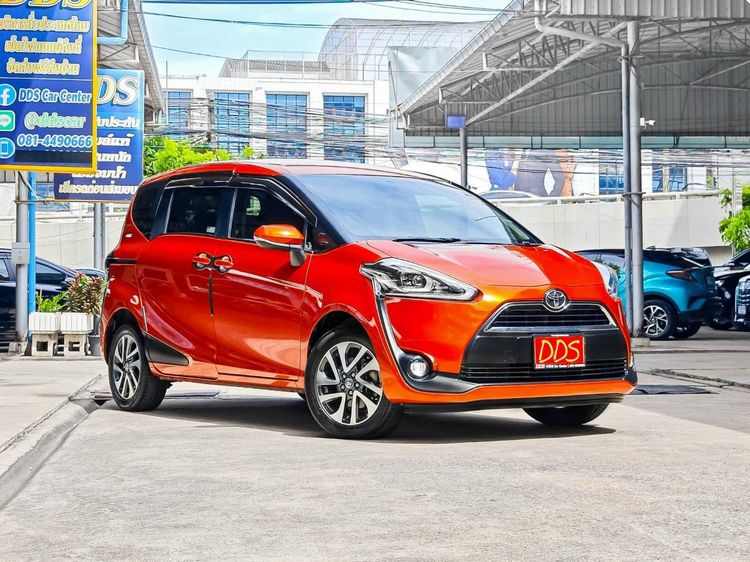 รถ Toyota Sienta 1.5 V สี ส้ม
