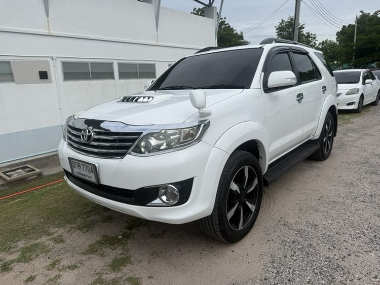 รถ Toyota Fortuner 2.5 G สี ขาว
