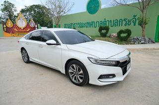 Honda Accord 1.5Tutbo สีขาวมุก เบาะหนังสีดำ เกียร์ออโต้ ปี 2020