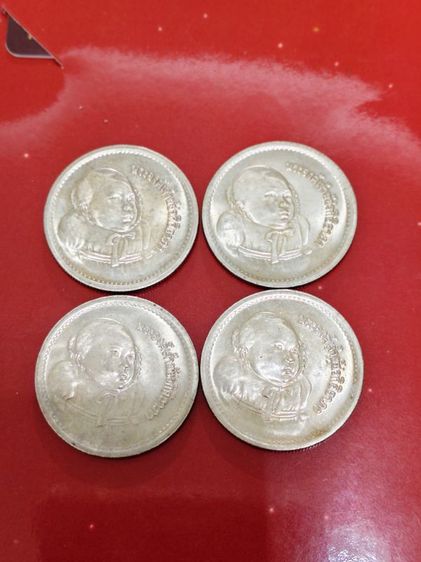 เหรียญ 5 บาท นิเกิ้ลที่ระลึกสมโภชเดือนและขึ้นพระอู่