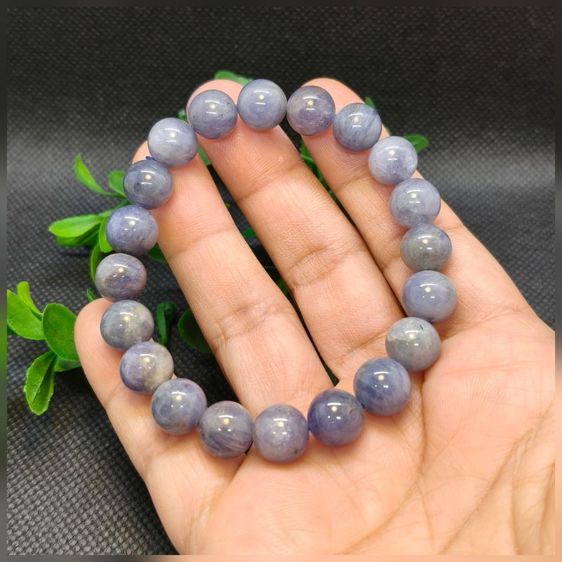 สร้อยข้อมือหินแทนซาไนต์ แท้เกรดพรีเมียม (Natural Tanzanite) กำไลหินนำโชค ขนาด 10 มิล อัญมณีสีน้ำเงินอมม่วงเงาสวย หินมงคลเสริมสติปัญญา