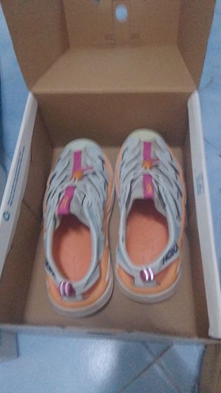 รองเท้า ยี่ห้อ hoka