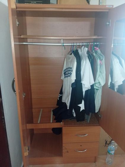 ตู้เสื้อผ้ามือสอง รูปที่ 2