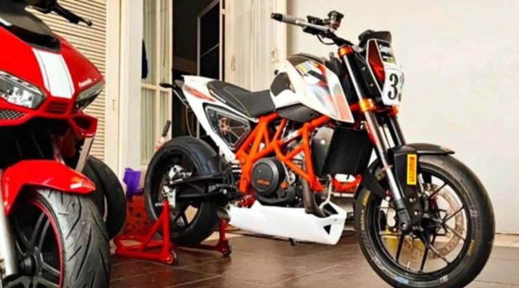 2016 KTM Duke 690 R