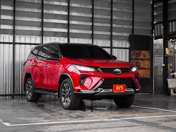 รถ Toyota Fortuner 2.4 Legender สี แดง