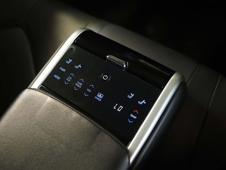 Toyota Camry 2022 2.5 HEV Premium Luxury Sedan ไฮบริด ไม่ติดแก๊ส เกียร์อัตโนมัติ ขาว รูปที่ 3