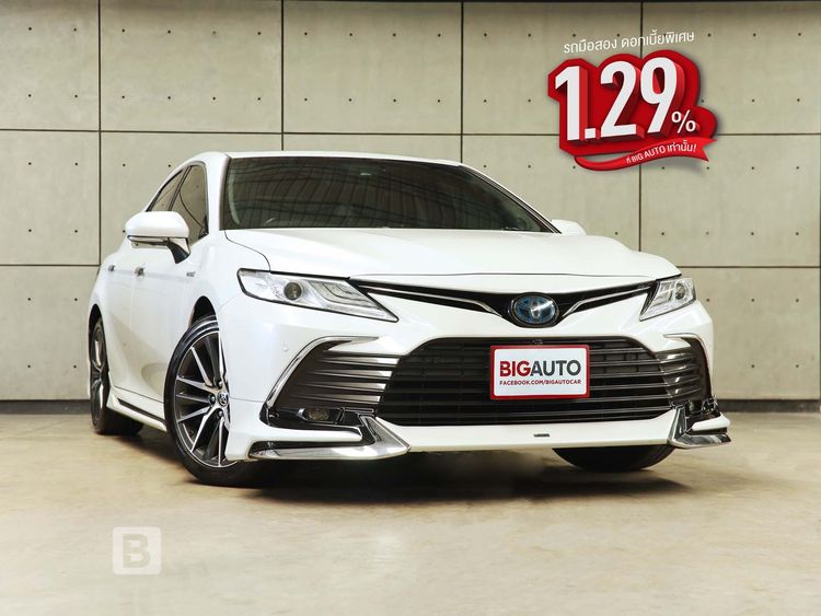 รถ Toyota Camry 2.5 HEV Premium Luxury สี ขาว