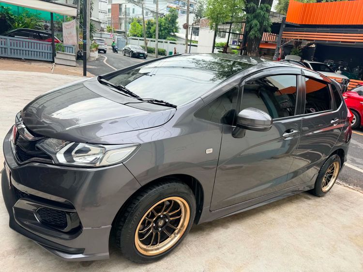 รถ Honda Jazz 1.5 S i-VTEC สี เทา