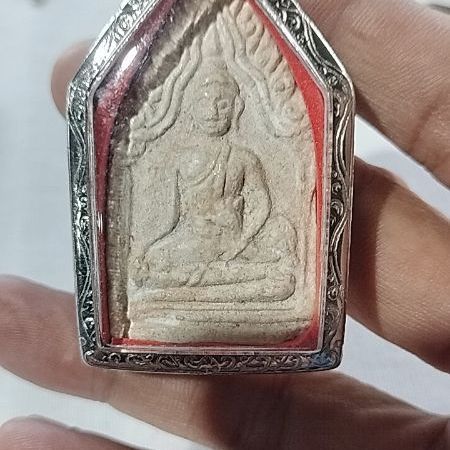 พระขุนแผนอุ้มไก่ หลวงพ่อกวย