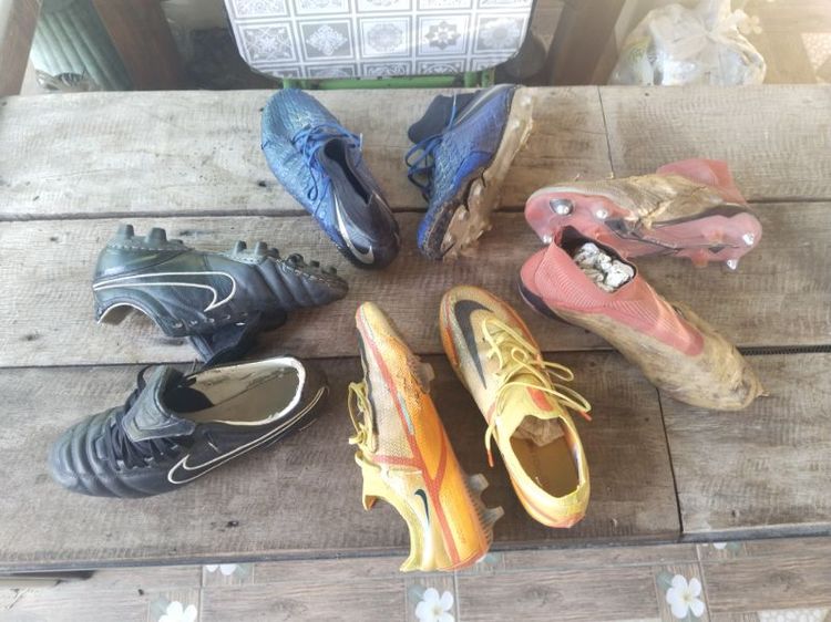 รองเท้าฟุตบอล ซาก Adidas Nike mizuno