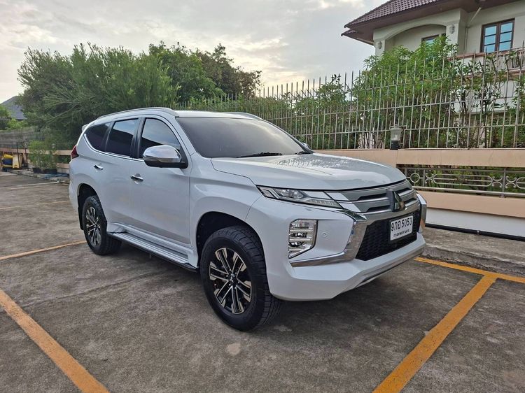 รถ Mitsubishi Pajero Sport 2.4 GT Premium 2WD สี ขาว