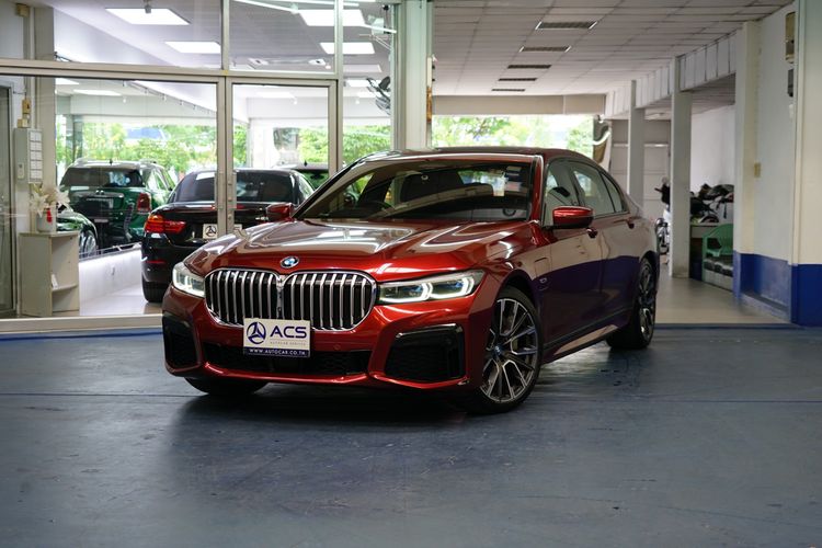 BMW Series 7 2023 745Le Sedan ปลั๊กอินไฮบริด (PHEV) ไม่ติดแก๊ส เกียร์อัตโนมัติ แดง