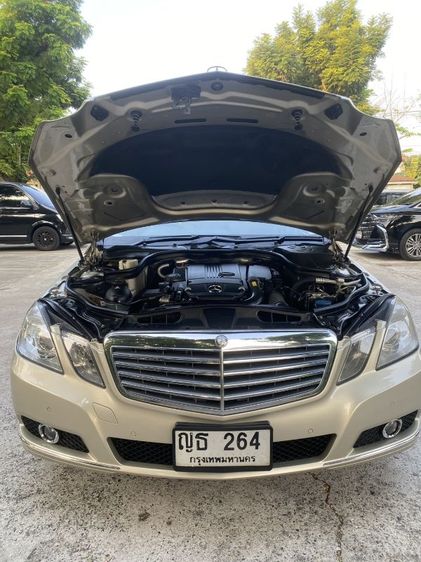 รถ Mercedes-Benz E-Class E200 CGI สี บรอนซ์ทอง