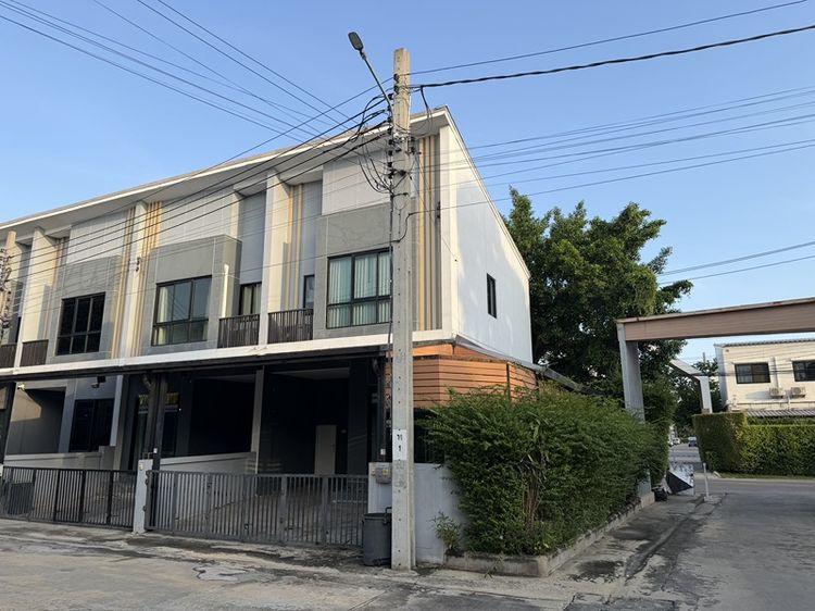 ขายบ้านด่วน ราคาถูก ทาวน์โฮม The Thamm อ่อนนุช–มอเตอร์เวย์ (หลังมุม)