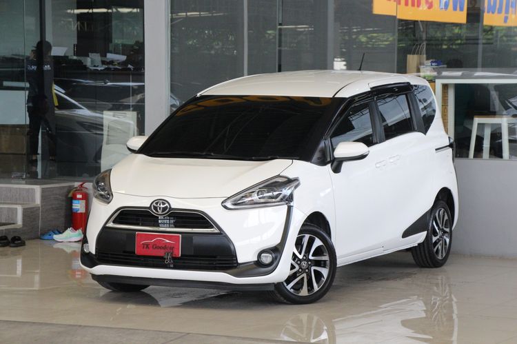 รถ Toyota Sienta 1.5 V สี ขาว