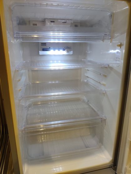 ตู้เย็น SHARP 2 ประตู ขนาด 5.9 คิว สภาพการใช้งานดี SHARP 2 door refrigerator 5.9 cuft รูปที่ 2