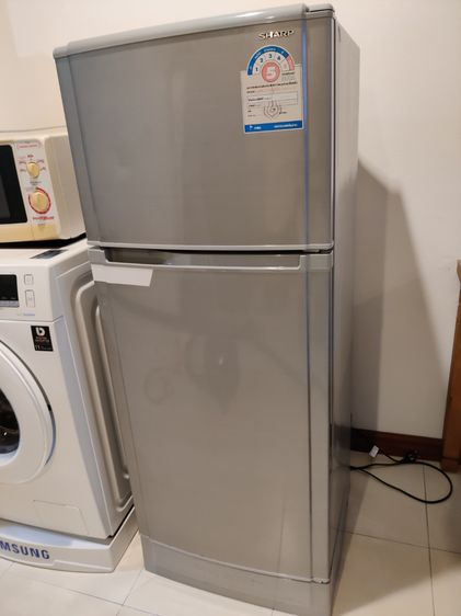 ตู้เย็น 2 ประตู ตู้เย็น SHARP 2 ประตู ขนาด 5.9 คิว สภาพการใช้งานดี SHARP 2 door refrigerator 5.9 cuft