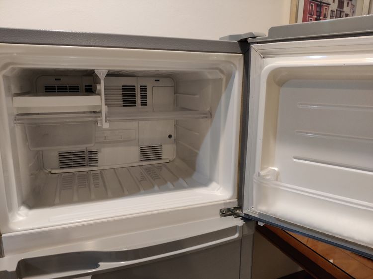 ตู้เย็น SHARP 2 ประตู ขนาด 5.9 คิว สภาพการใช้งานดี SHARP 2 door refrigerator 5.9 cuft รูปที่ 5