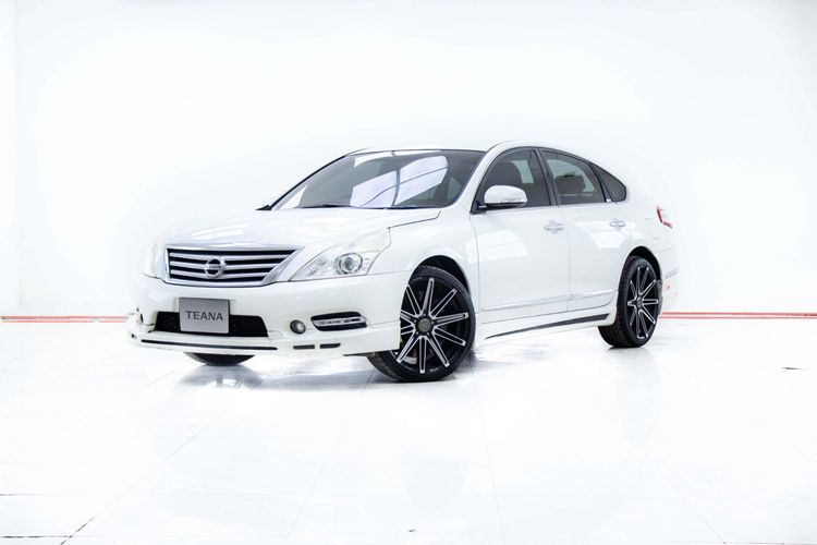 รถ Nissan Teana 2.5 XV สี ขาว