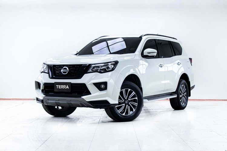 รถ Nissan Terra 2.3 VL สี ขาว