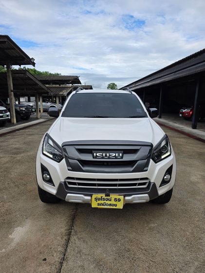 Isuzu D-MAX 2017 3.0 V-Cross Max Z Prestige 4WD Pickup ดีเซล ไม่ติดแก๊ส เกียร์ธรรมดา ขาว รูปที่ 3