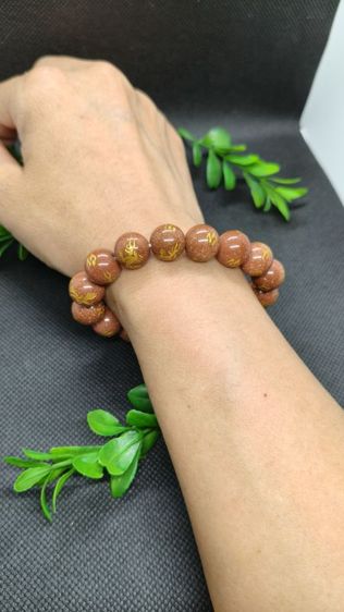 สร้อยข้อมือ อัญมณี กำไลหินทรายทอง 12มิลสลักลายมังกรทอง เสริมบารมีและโชคลาภ