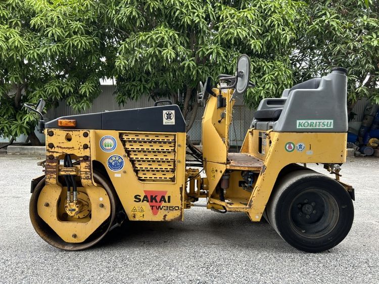 รถบดล้อหน้าเหล็กล้อหลังยาง SAKAI รุ่น TW350-1 ขนาด 2.5ตัน รถเก่านอกนำเข้า รูปที่ 2