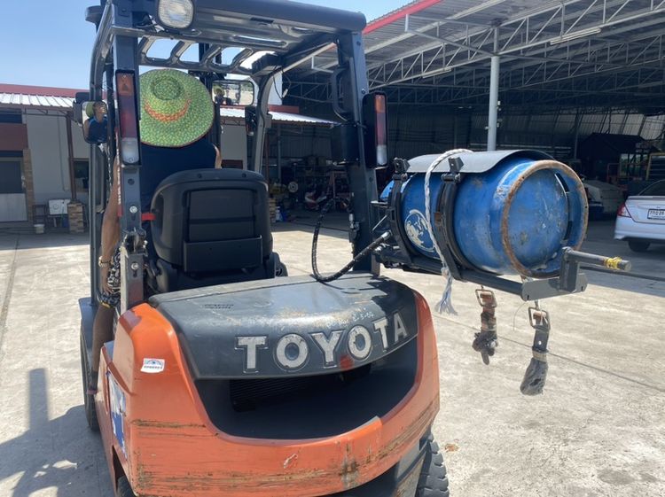 รถฟอร์คลิฟท์ TOYOTA รุ่น 02-8FG20 ยก 2ตัน  ยกสูง 5.5เมตร เครื่องยนต์เบนซิน ใช้แก๊ส LPG รูปที่ 11
